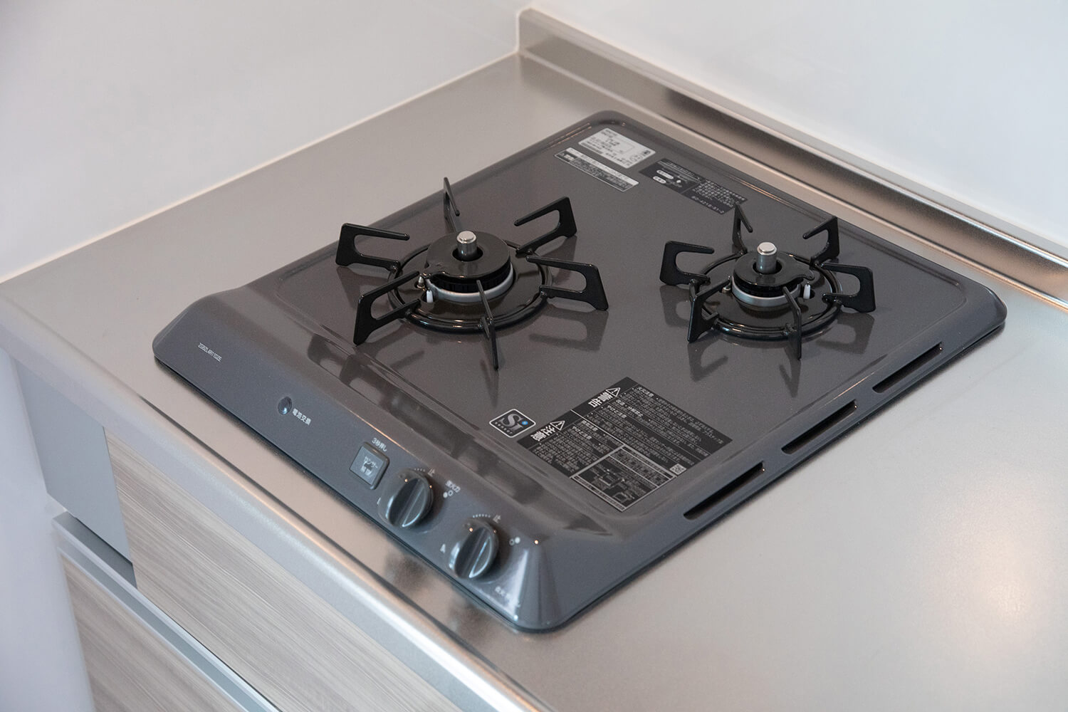 賃貸ガレージハウス|プレミアムガレージハウスの内部を特別公開!|2口コンロ