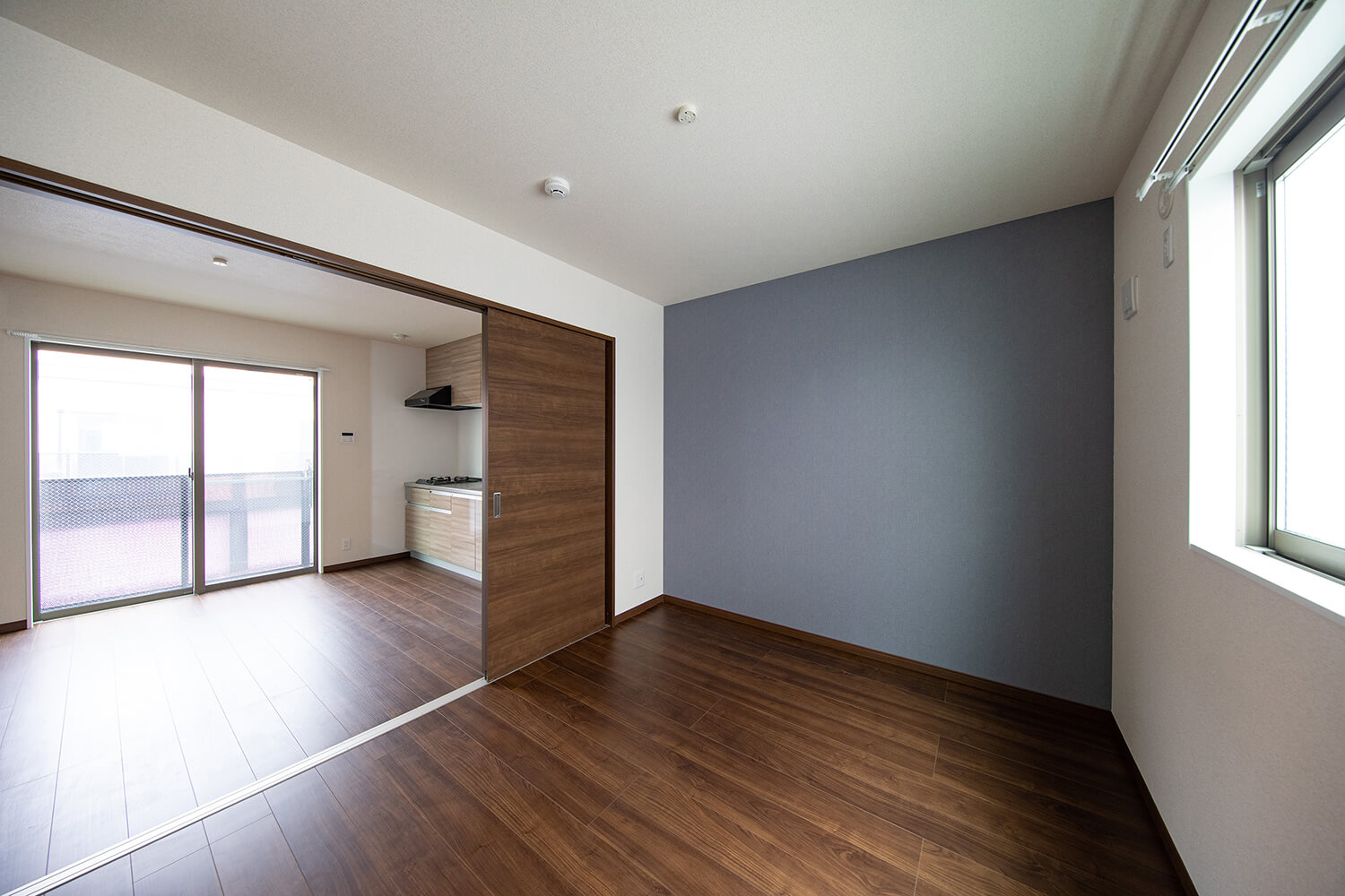 賃貸ガレージハウス|プレミアムガレージハウスの内部を特別公開!|洋室側から見た内観