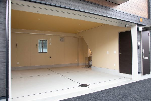 賃貸ガレージハウス|プレミアムガレージハウスの内部を特別公開!|ガレージスペース