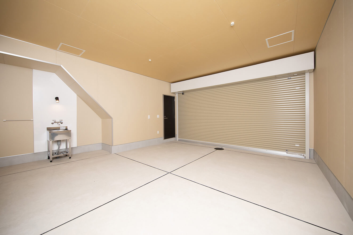 賃貸ガレージハウス|プレミアムガレージハウスの内部を特別公開!|ガレージスペース3