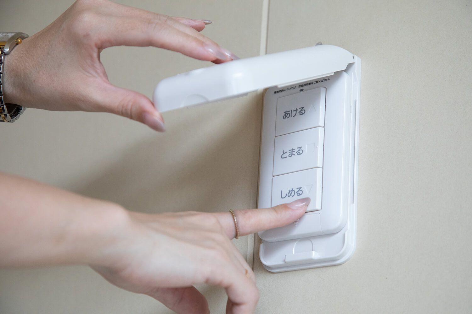 賃貸ガレージハウス|プレミアムガレージハウスの内部を特別公開!|シャッターのボタン