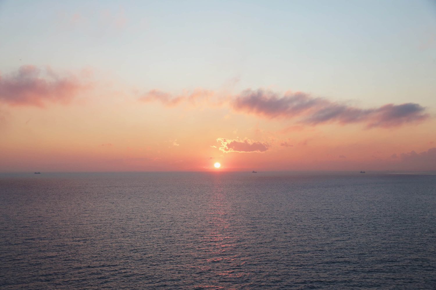 賃貸ガレージハウス|東京湾に沈む夕陽
