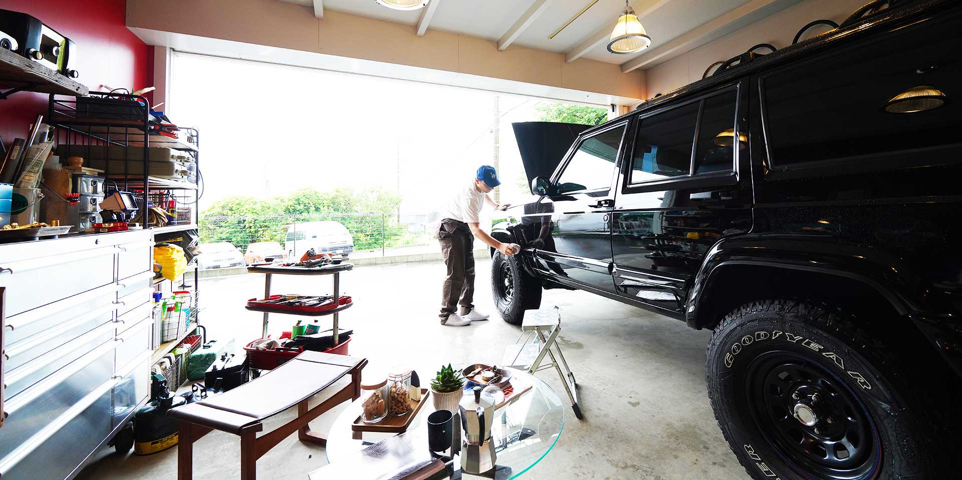 愛車の整備や清掃にガレージは大活躍！愛車カフェが実現！