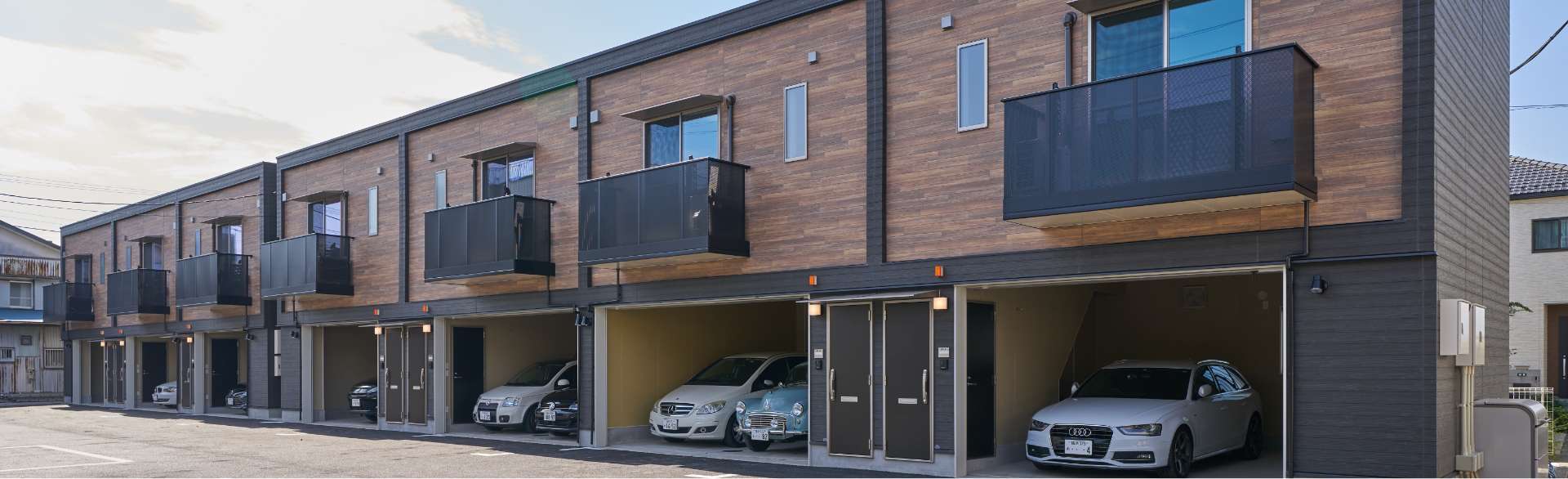 入居率99.7％、高い節税効果と収益性。入居待ち数3500件以上。投資ハードルを低く、収益性は高く、そんな土地活用をご検討の方へ。プレミアムガレージハウスは、駅から離れていても大量フリースペース、駐車場、快適居住空間＝ガレージハウス。土地活用、不動産投資、駐車場の有効活用、地主の方はこちらへ